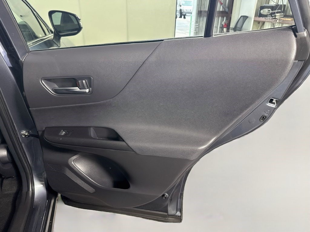 Used 2024 Toyota Venza LE AWD/4WD image 27
