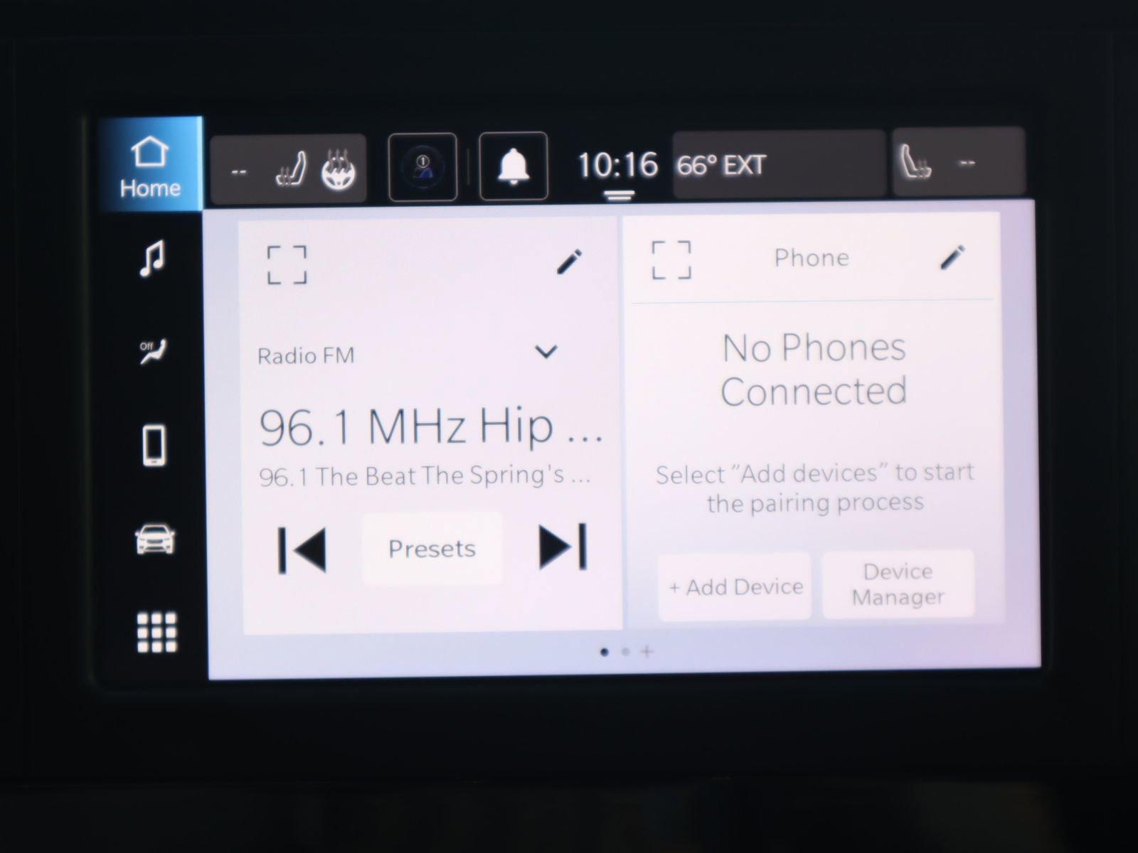 Used 2024 Chrysler Voyager LX image 38