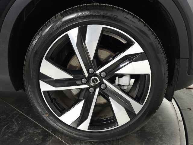 Certified 2024 Volvo XC40 B5 Plus w/ Climate Package AWD/4WD image 12