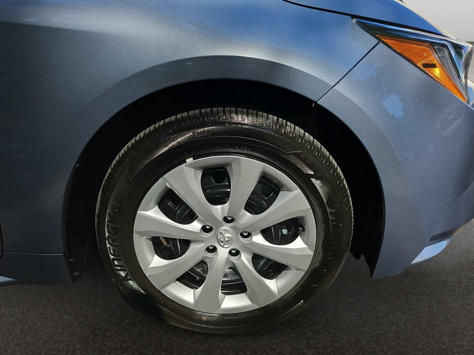 Used 2025 Toyota Corolla LE w/ Convenience Package FWD image 41