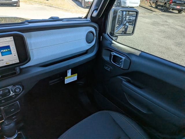 New 2026 Jeep Gladiator Sport AWD/4WD image 17