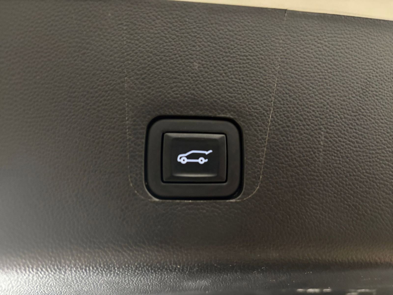Used 2023 Chevrolet Traverse LT AWD/4WD image 23