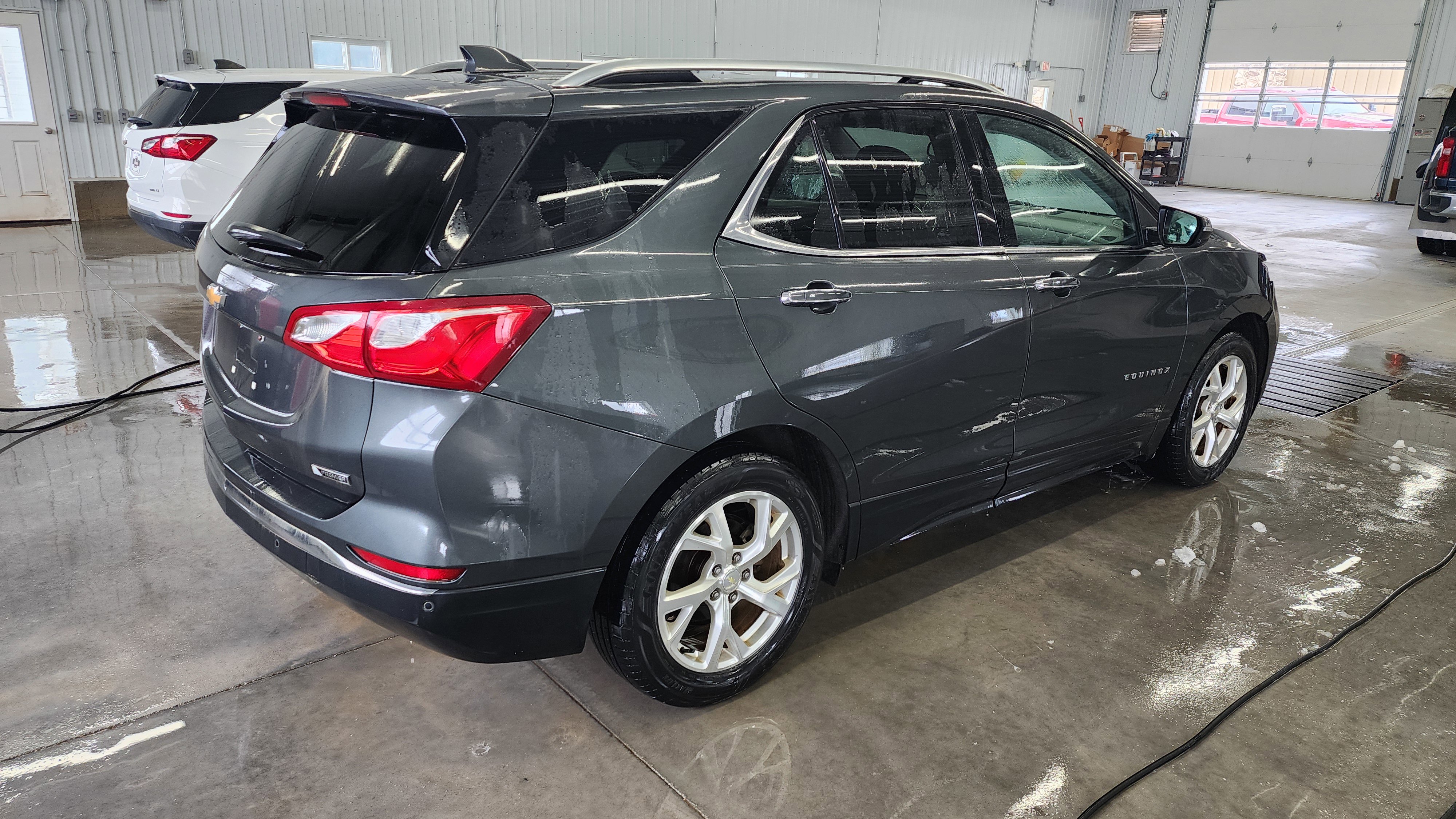 Used 2018 Chevrolet Equinox Premier FWD image 4