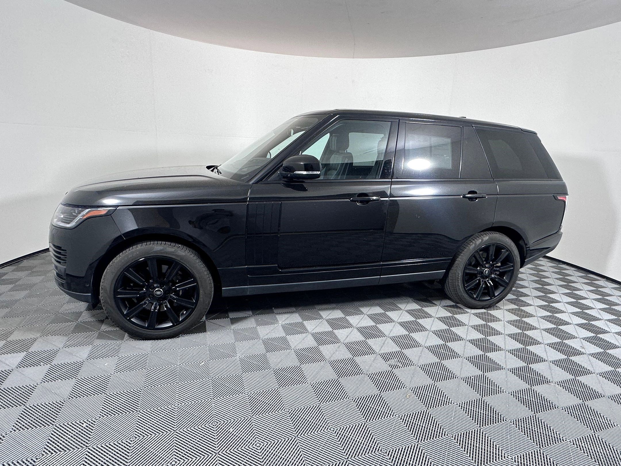 Used 2020 Land Rover Range Rover HSE image 2