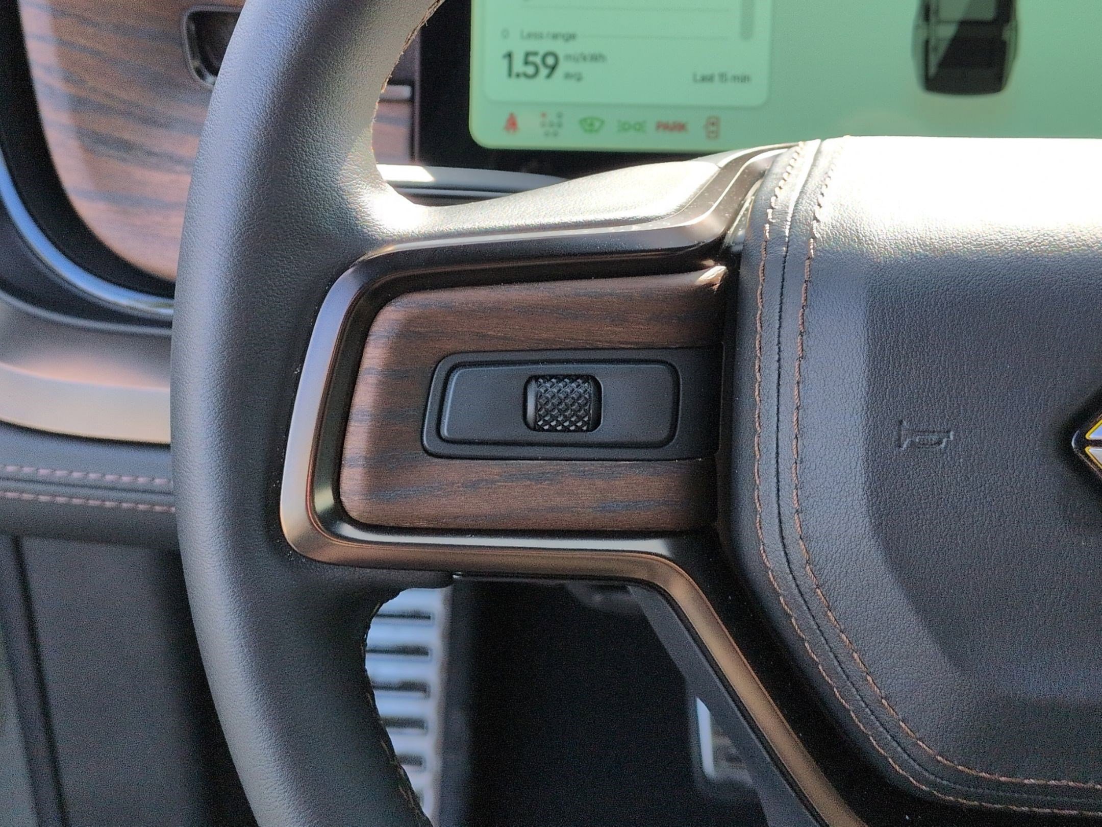 Used 2026 Rivian R1S Premium AWD/4WD image 18