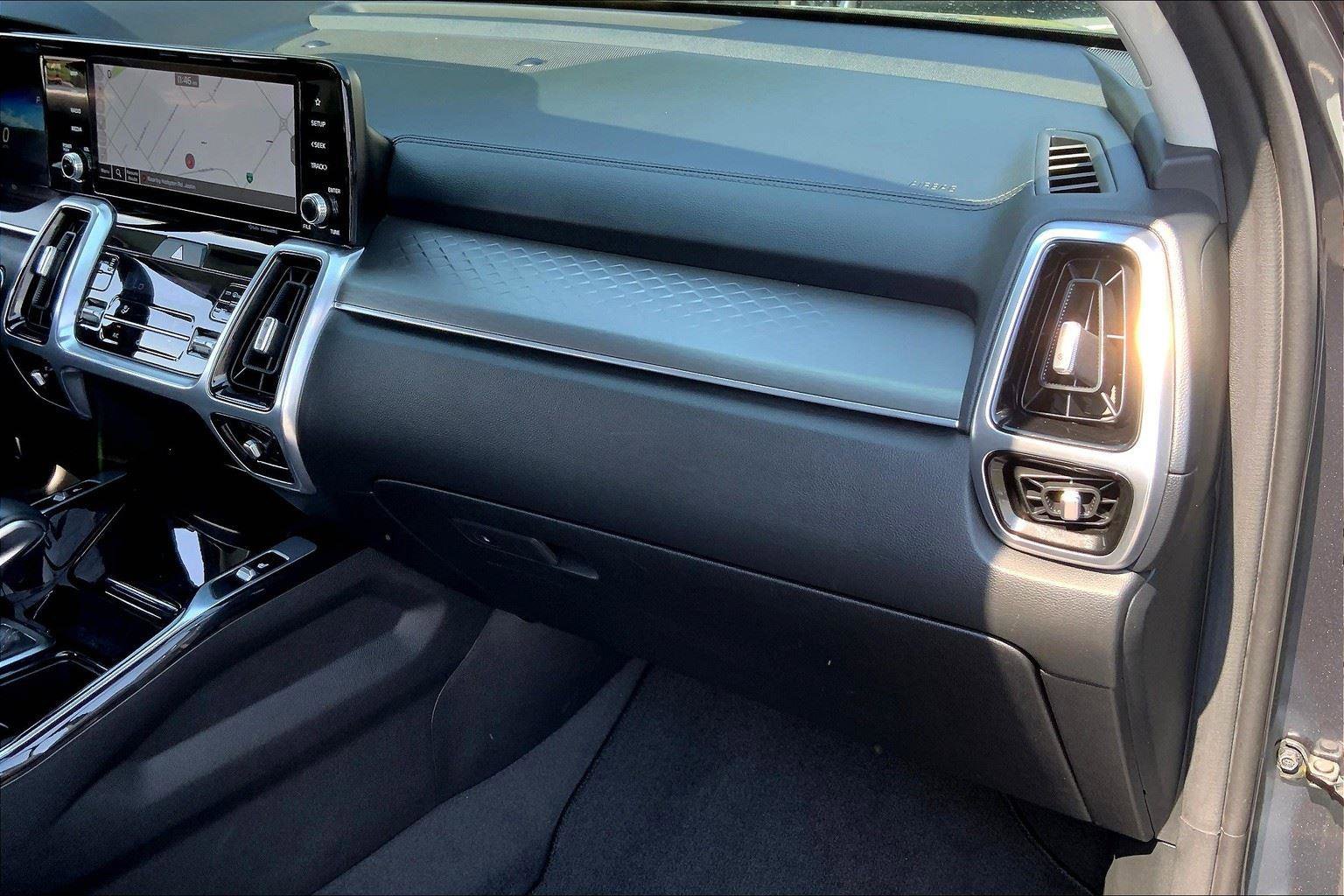 Used 2023 Kia Sorento SX image 15