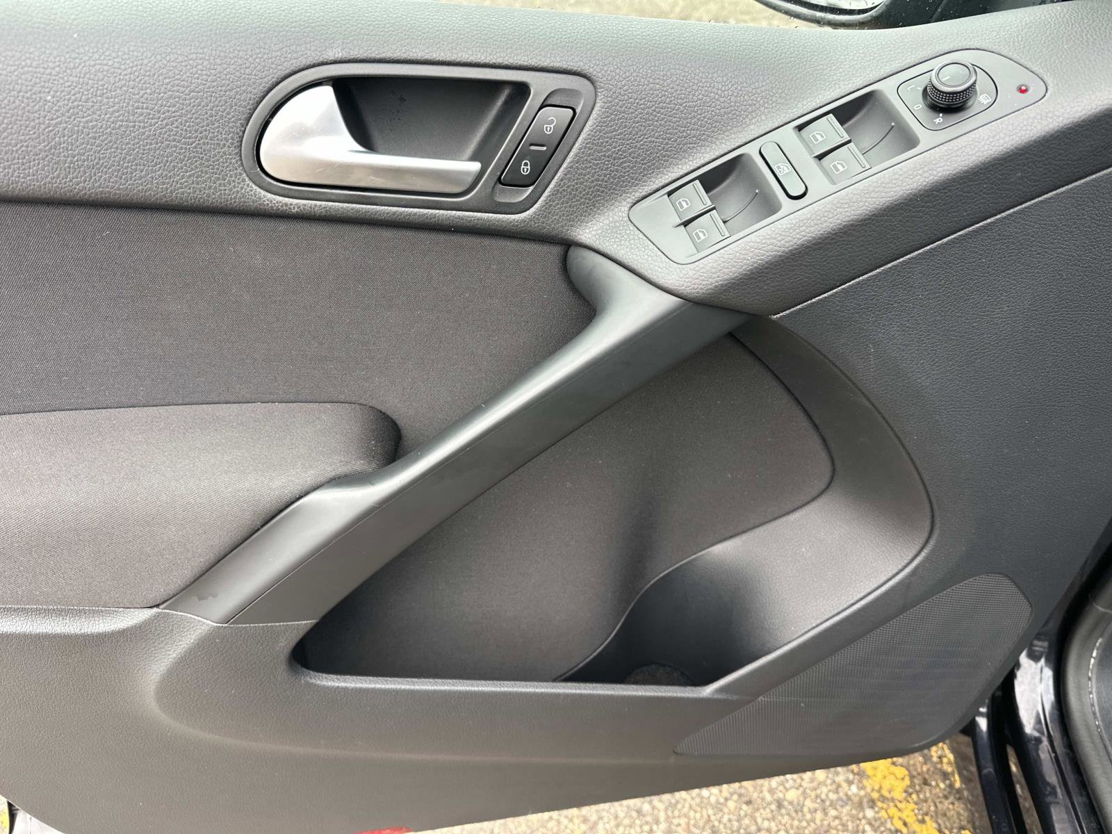 Used 2017 Volkswagen Tiguan Limited image 15