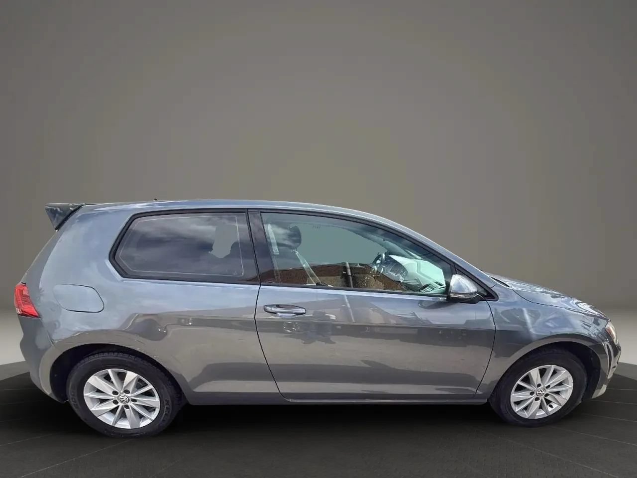 Used 2015 Volkswagen Golf S FWD image 4