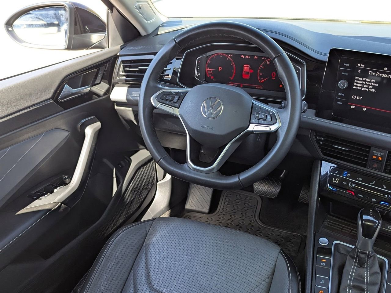 Used 2025 Volkswagen Jetta SEL image 16