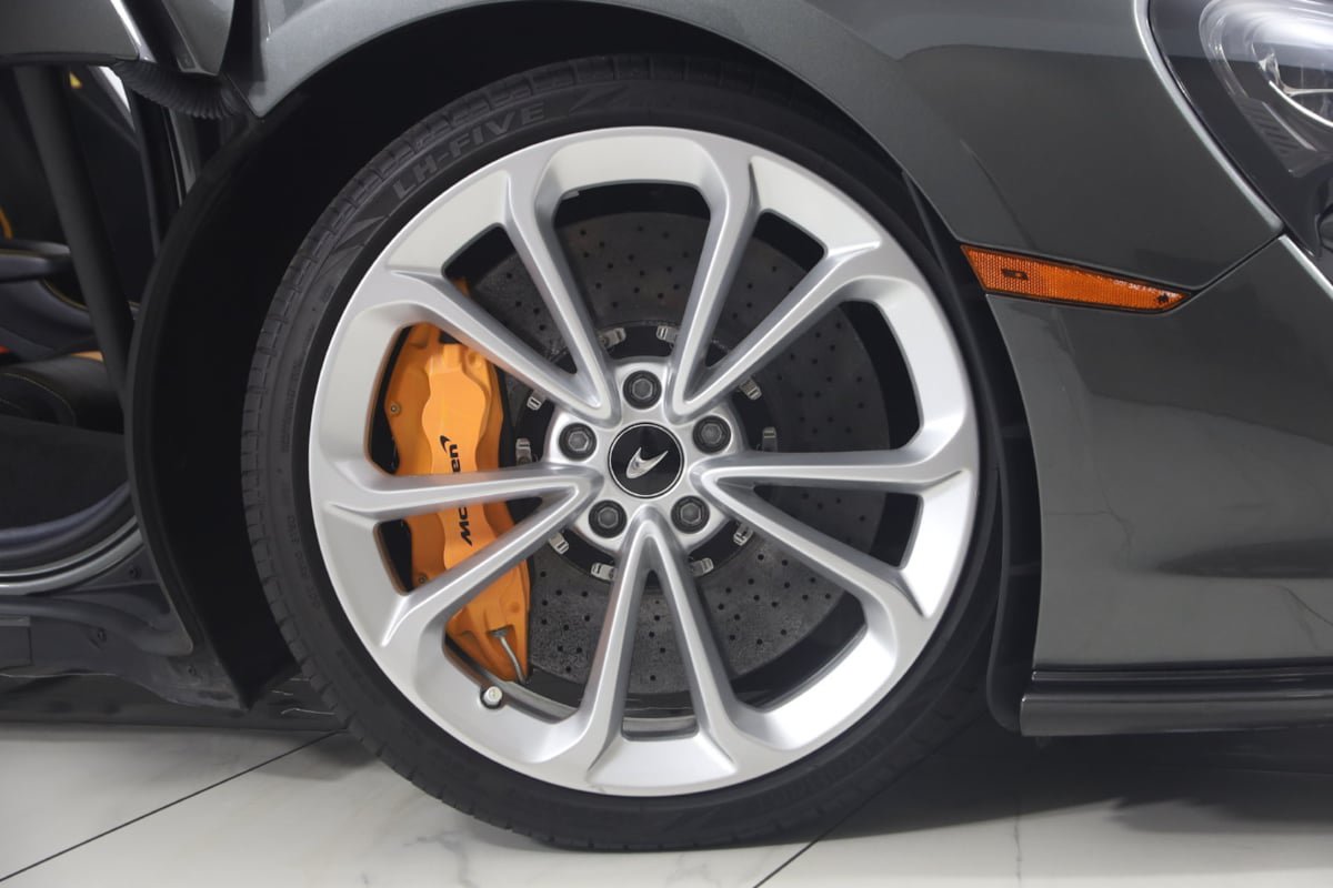 Used 2020 McLaren 570S Coupe RWD image 19