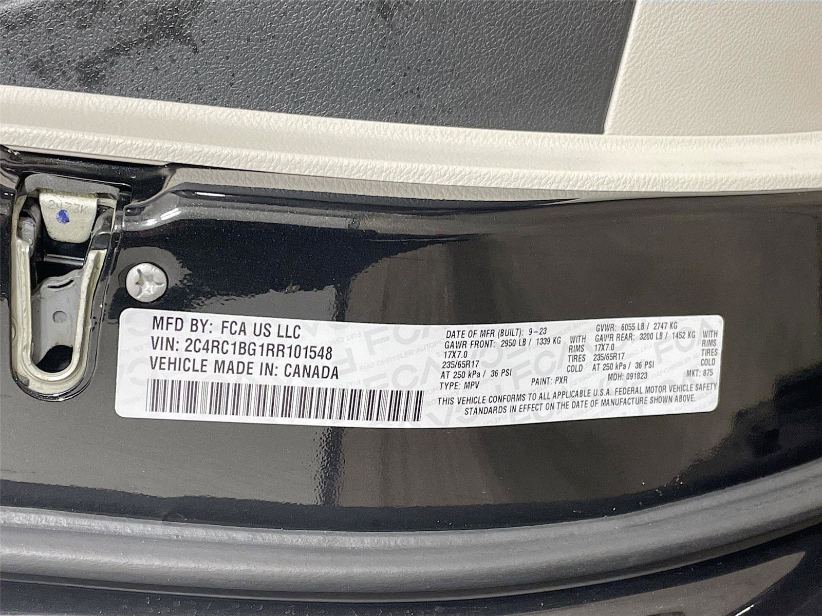 Used 2024 Chrysler Pacifica Touring-L image 32