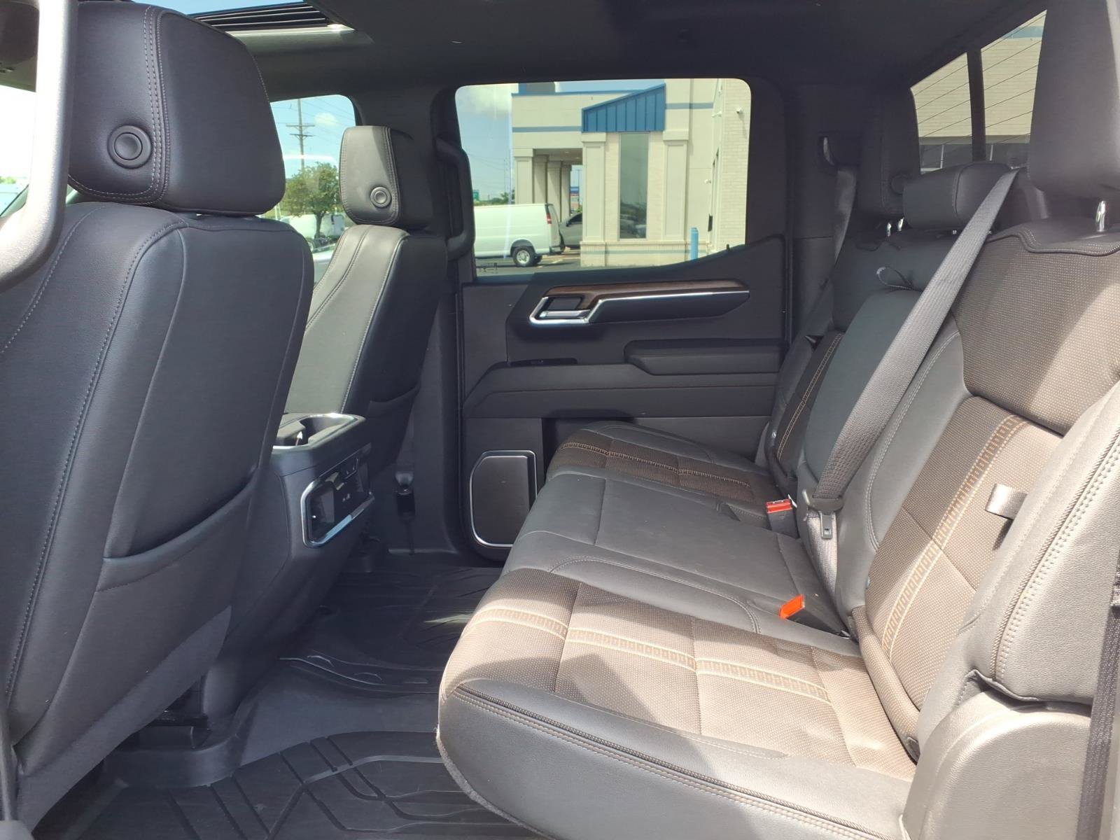 Used 2025 Chevrolet Silverado 1500 High Country AWD/4WD image 26