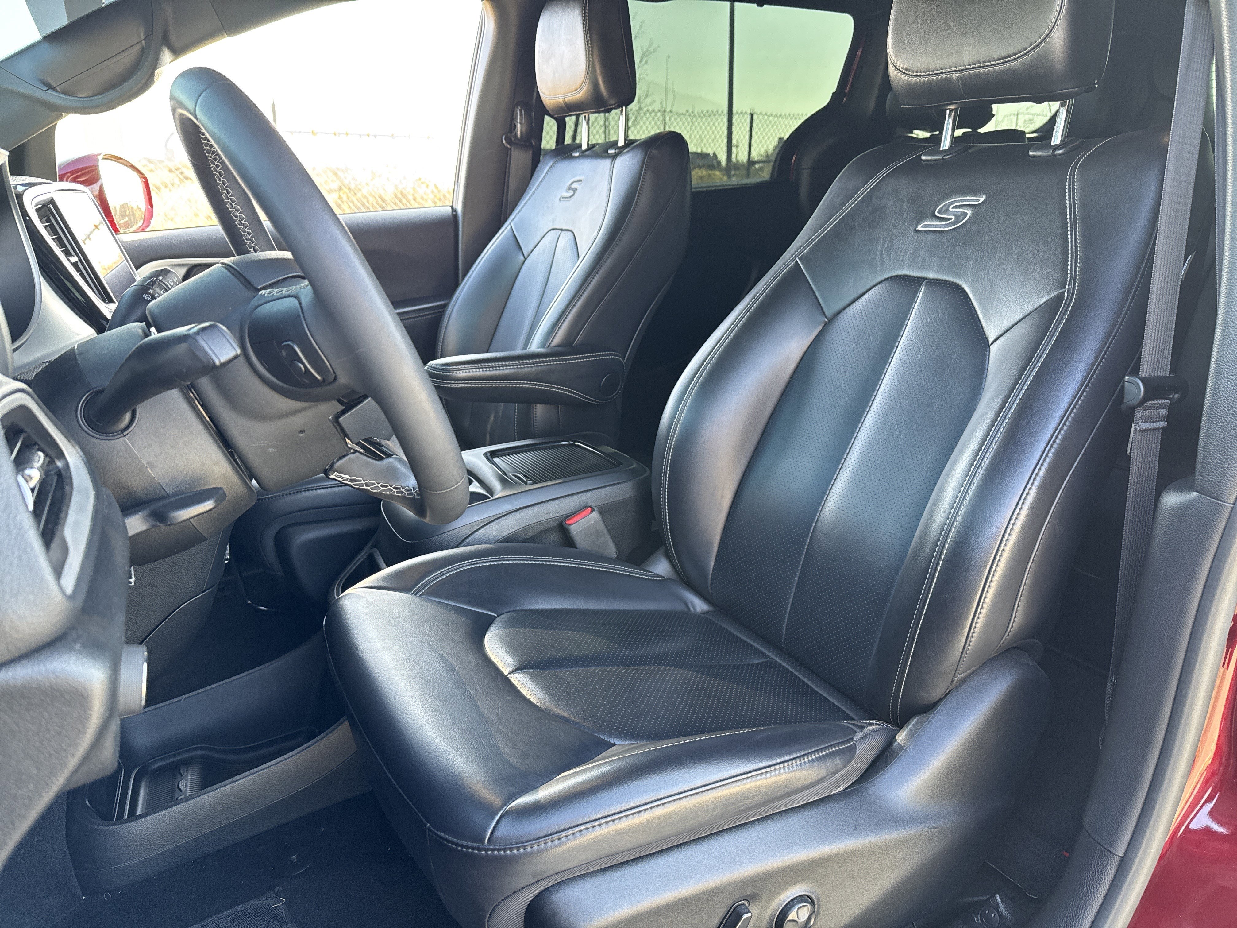 Used 2023 Chrysler Pacifica Touring-L w/ S Appearance Package image 18