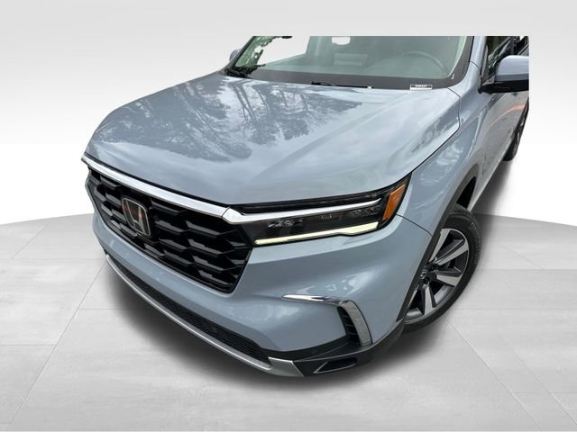 Used 2025 Honda Pilot Touring image 7