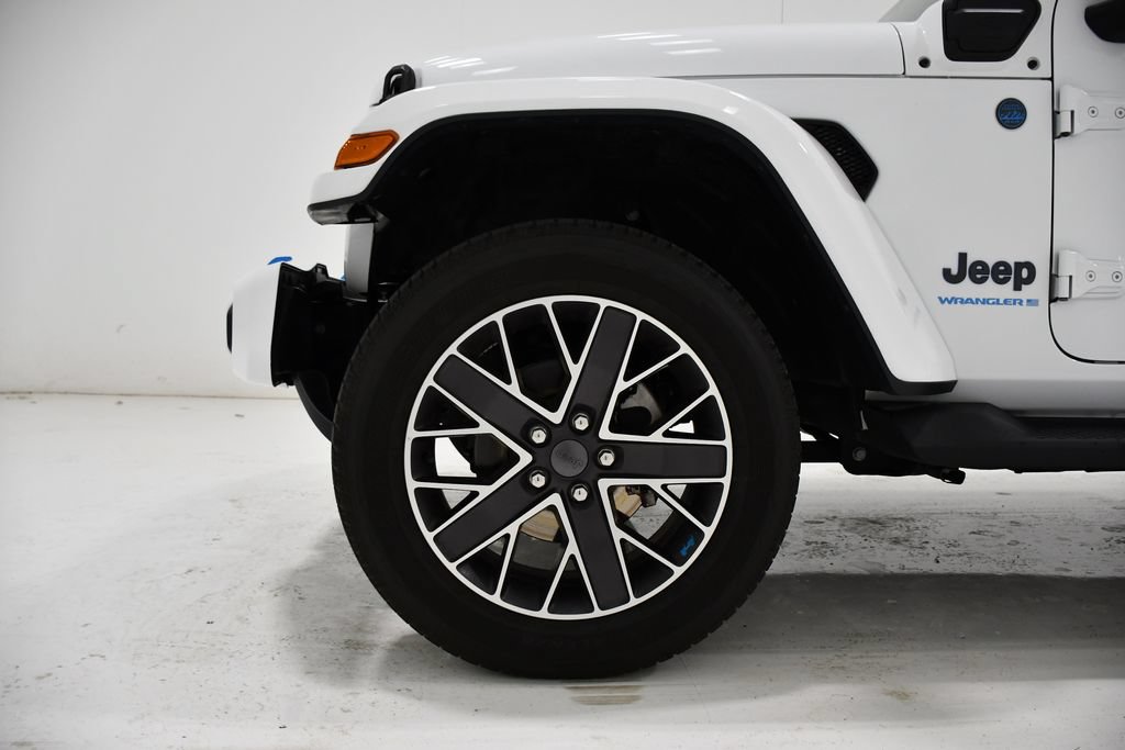 Used 2023 Jeep Wrangler Unlimited Sahara AWD/4WD image 7
