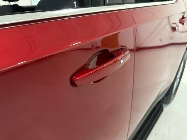 Used 2023 Chevrolet Traverse LT image 13