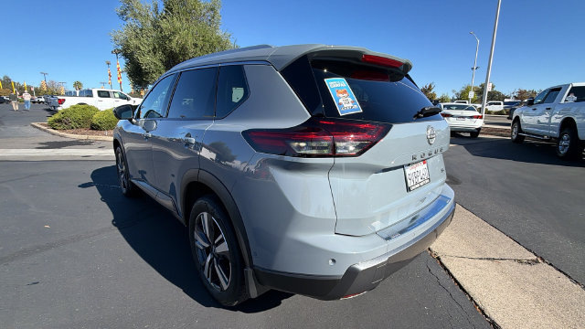 Used 2025 Nissan Rogue SL FWD image 6