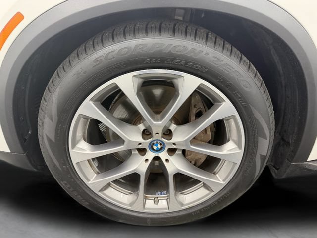 Used 2025 BMW X5 xDrive50e AWD/4WD image 12