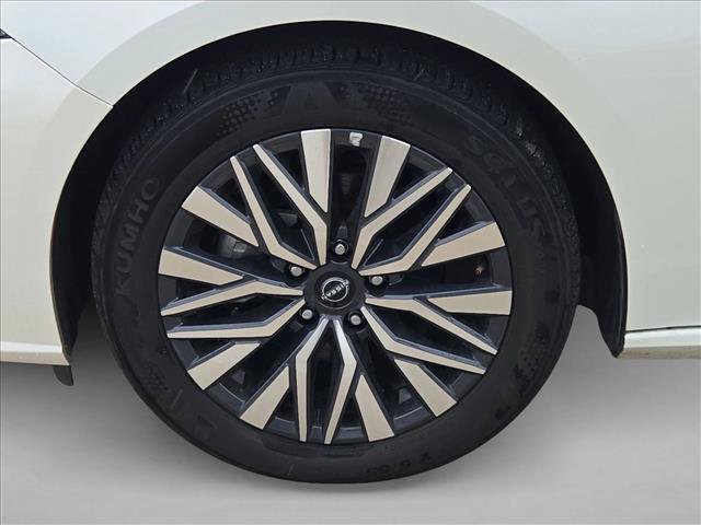 Used 2025 Nissan Altima 2.5 SV FWD image 21