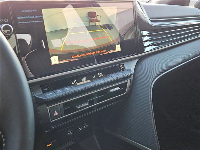 Used 2025 Toyota Camry SE image 13