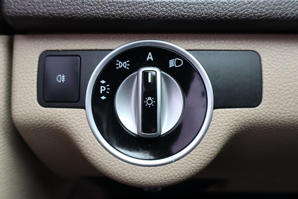 Used 2011 Mercedes-Benz C 300 4MATIC Sedan image 30