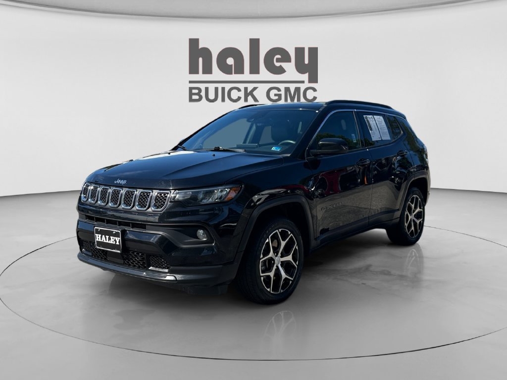Used 2024 Jeep Compass Latitude AWD/4WD image 1