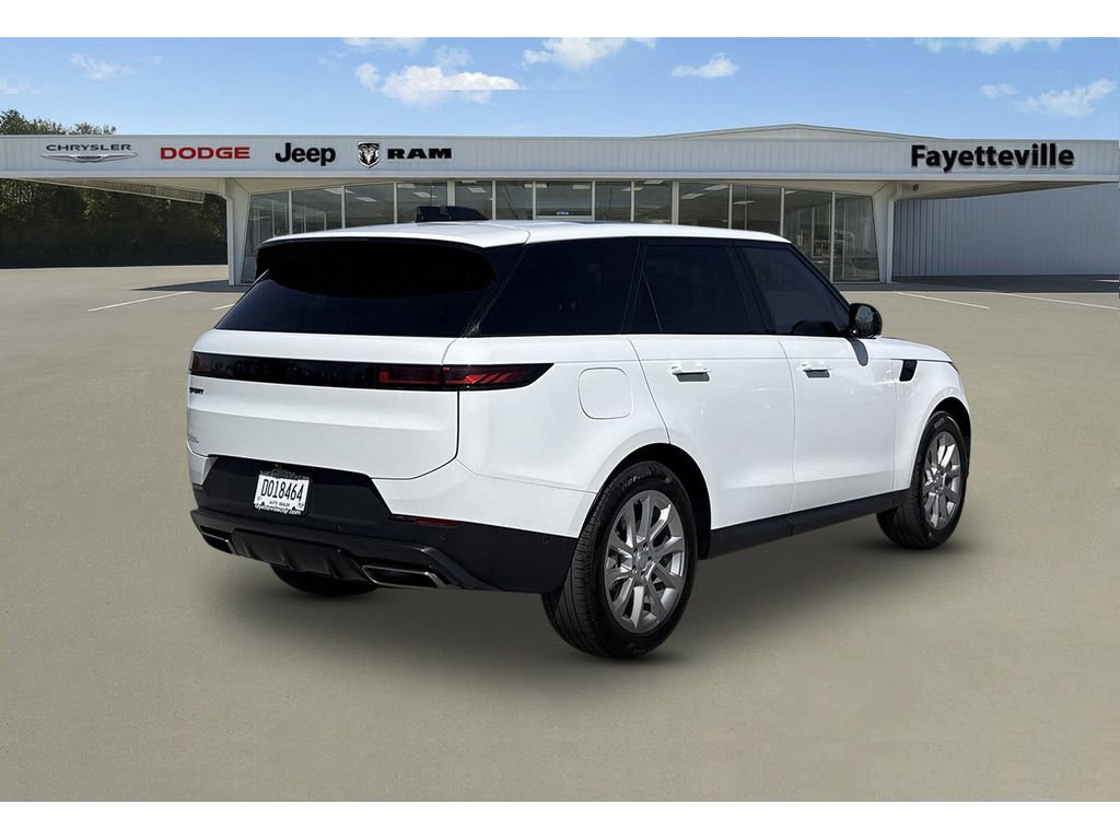 Used 2025 Land Rover Range Rover Sport SE AWD/4WD image 3