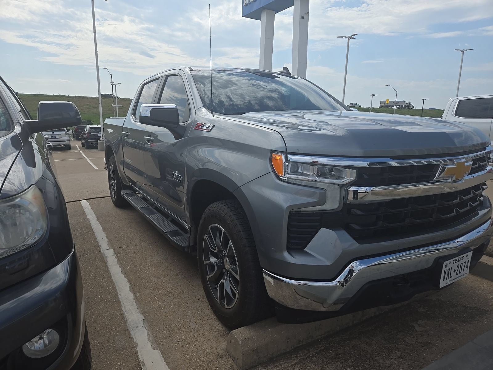 Used 2025 Chevrolet Silverado 1500 LT w/ Texas Edition Plus AWD/4WD image 3