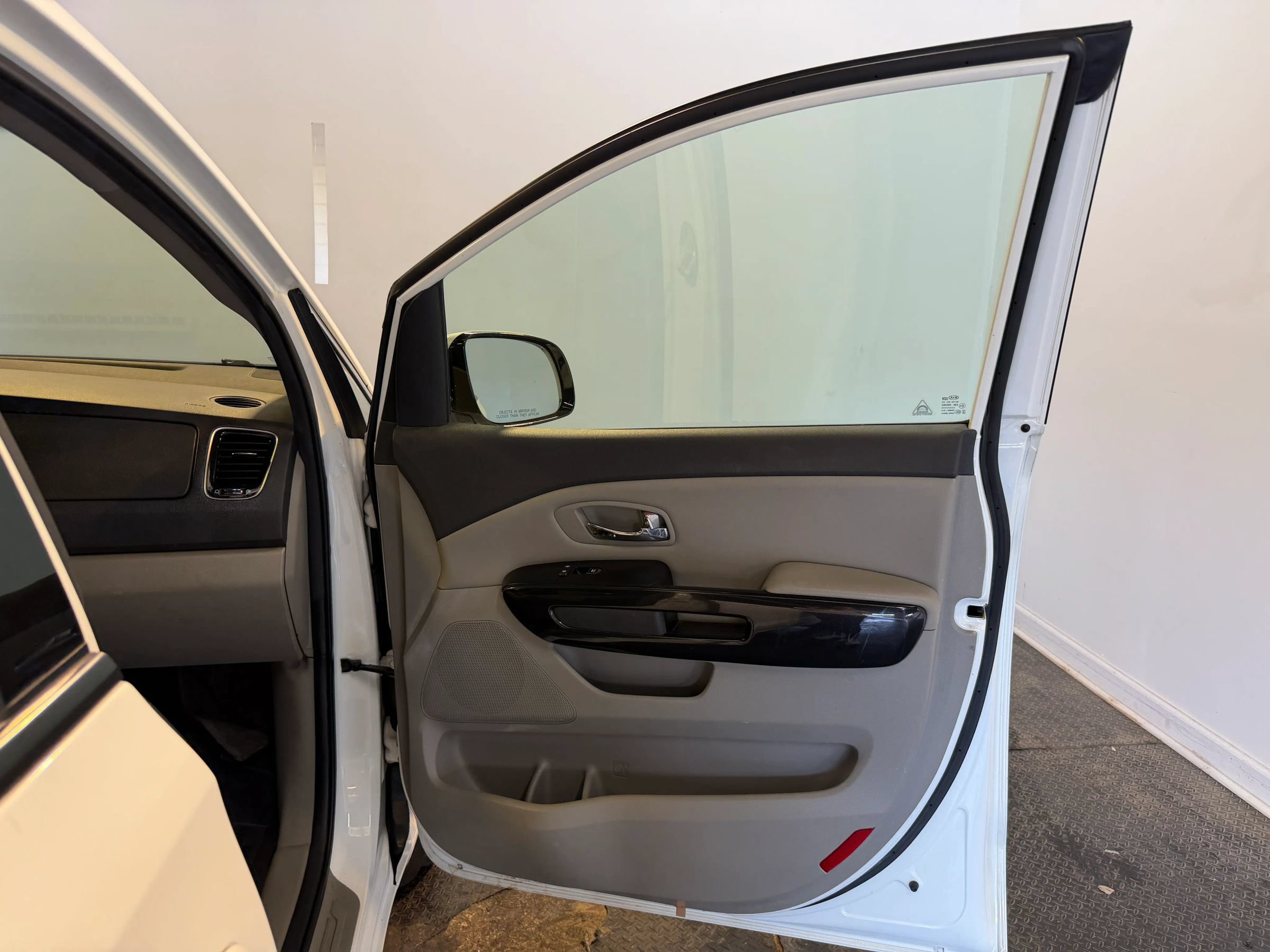 Used 2016 Kia Sedona EX FWD image 30