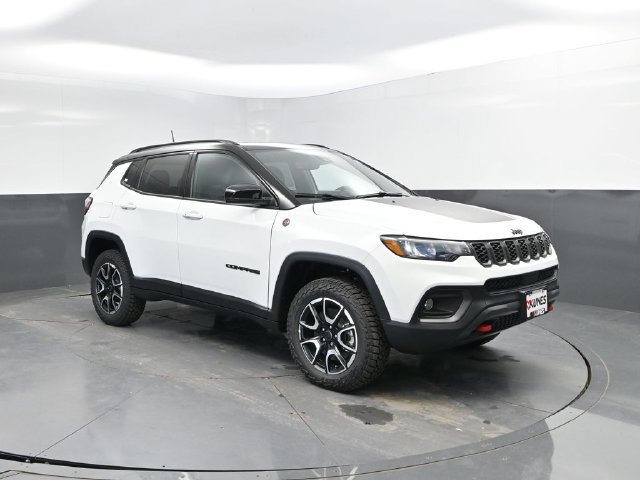 New 2026 Jeep Compass Trailhawk w/ Sun, Sound & Navigation Group AWD/4WD image 4