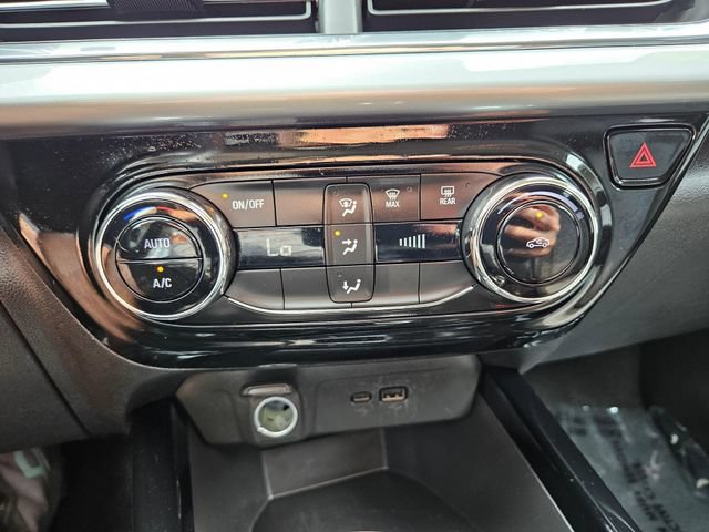 Used 2025 Chevrolet Trax LT FWD image 30