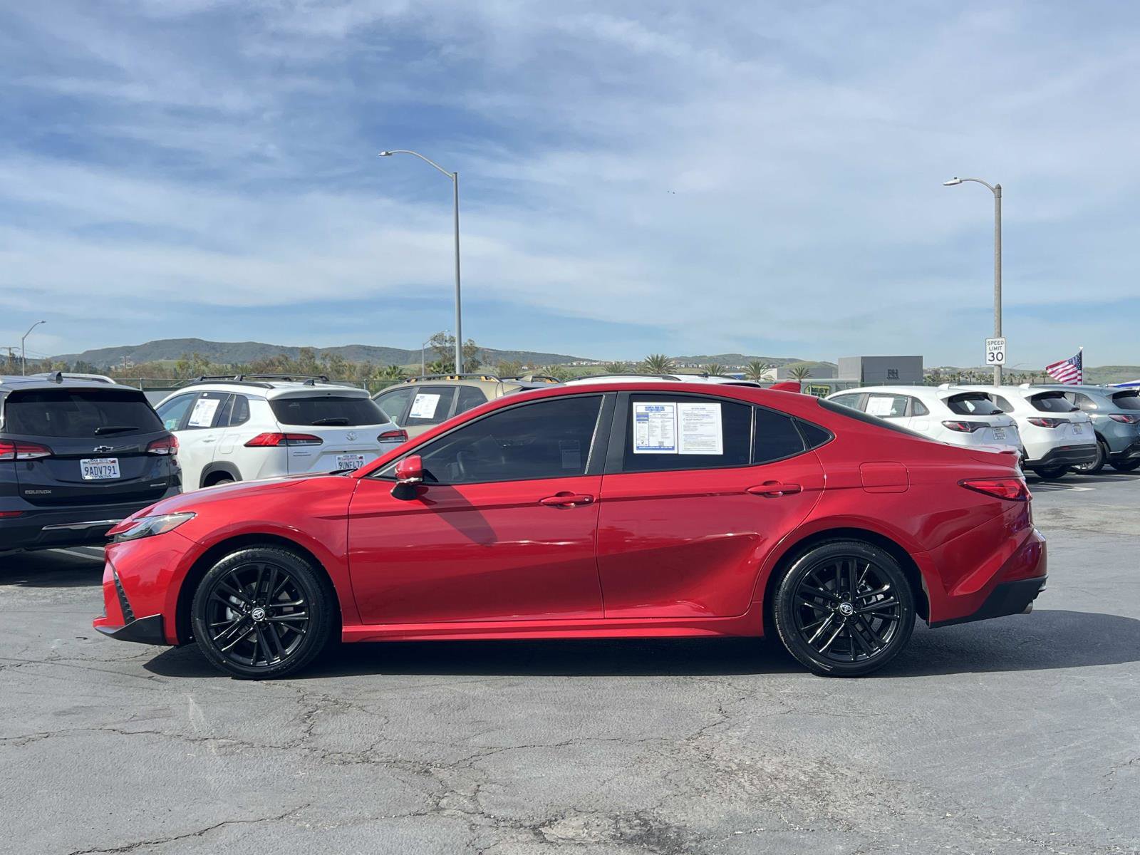 Used 2025 Toyota Camry SE w/ Convenience Package image 2