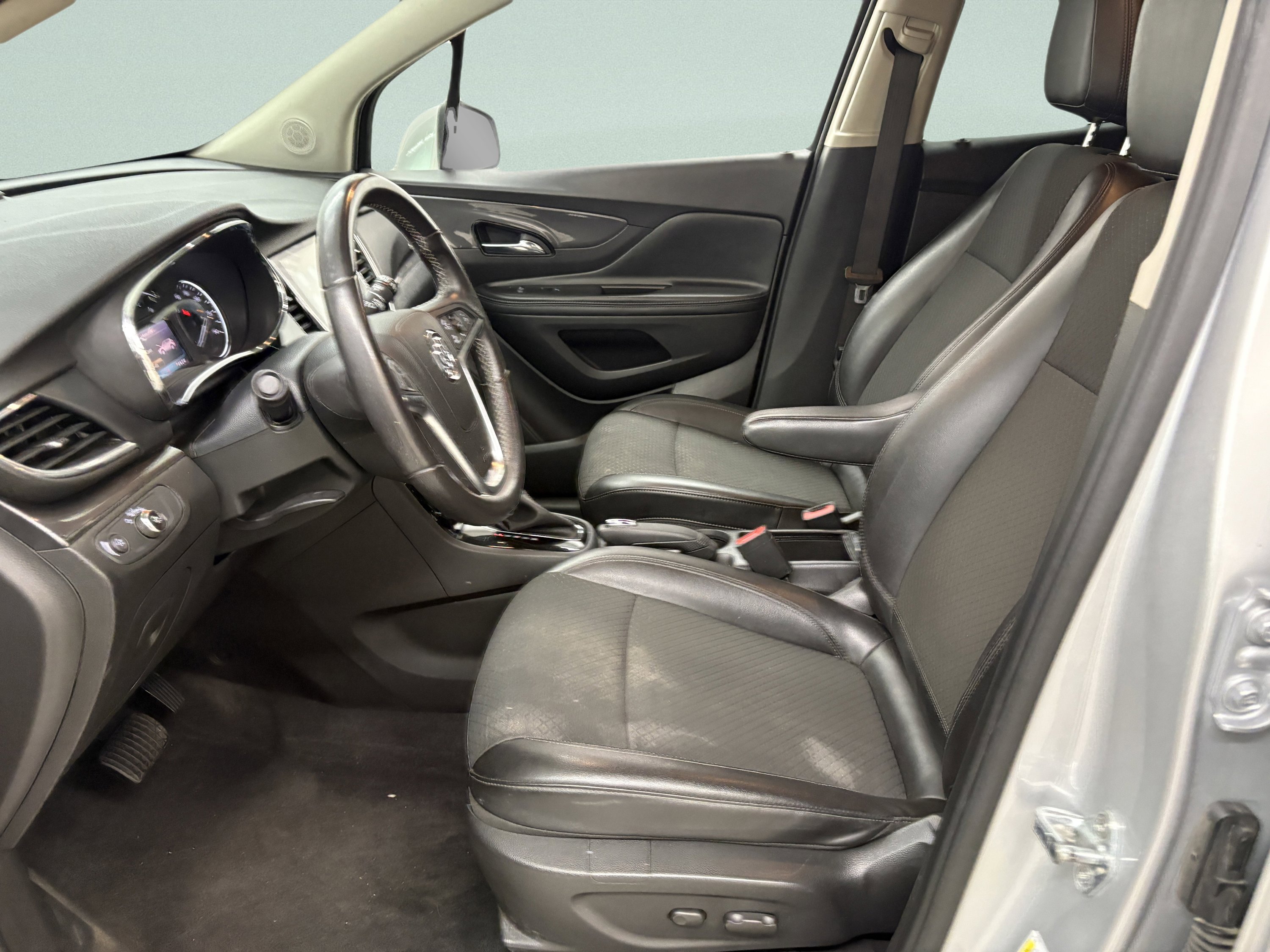 Used 2021 Buick Encore Preferred image 11