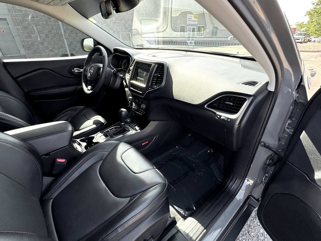 Used 2022 Jeep Cherokee Trailhawk w/ Premium Leather Package AWD/4WD image 38