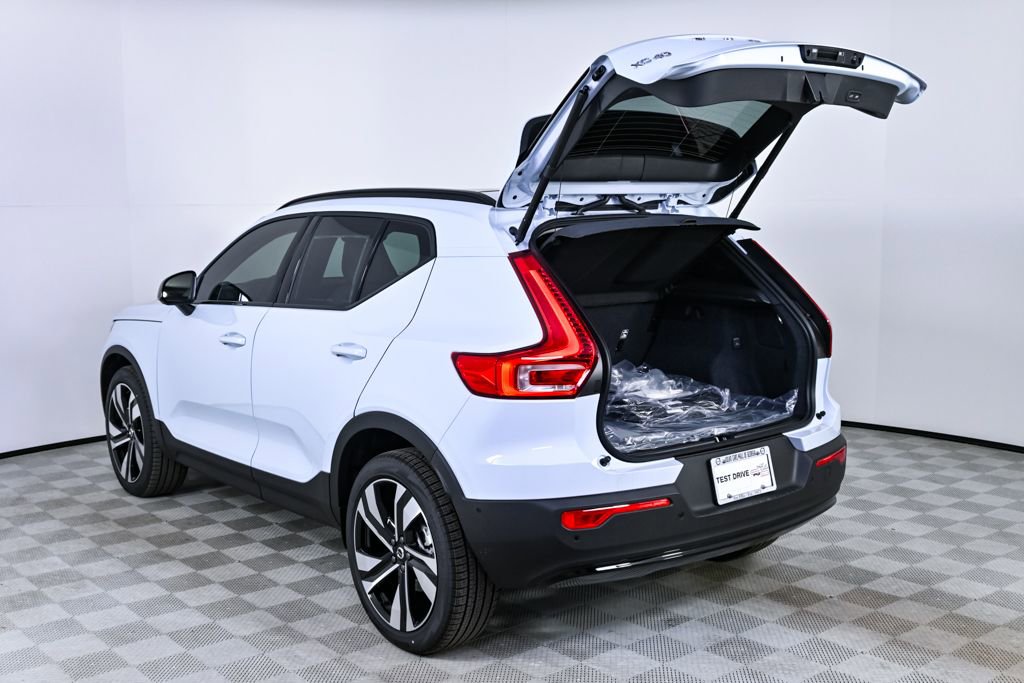 New 2026 Volvo XC40 B5 Ultra w/ Climate Package image 32