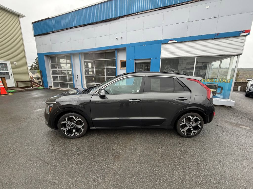 Used 2023 Kia Niro EX Touring FWD image 2
