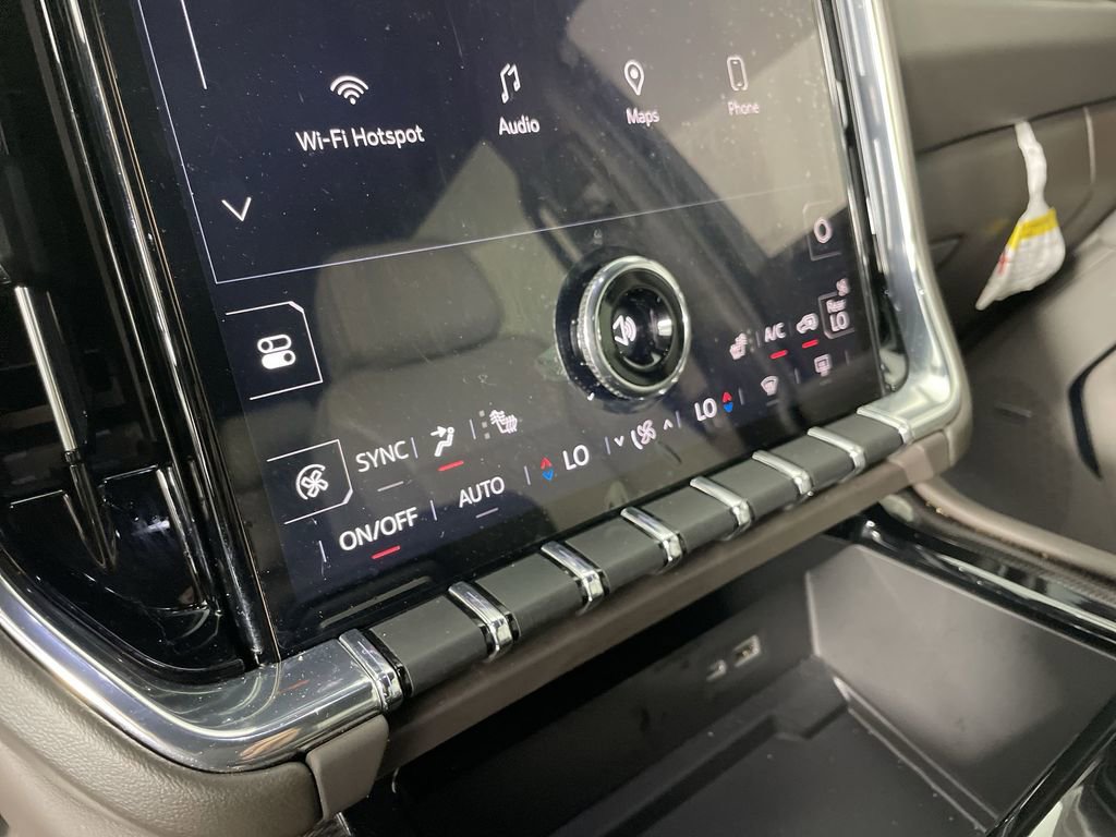 Used 2025 GMC Yukon XL Elevation image 17