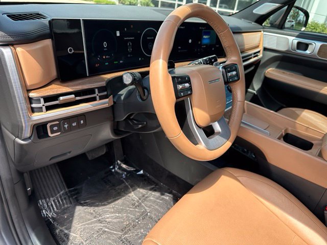 Used 2025 Hyundai Santa Fe Limited AWD/4WD image 25