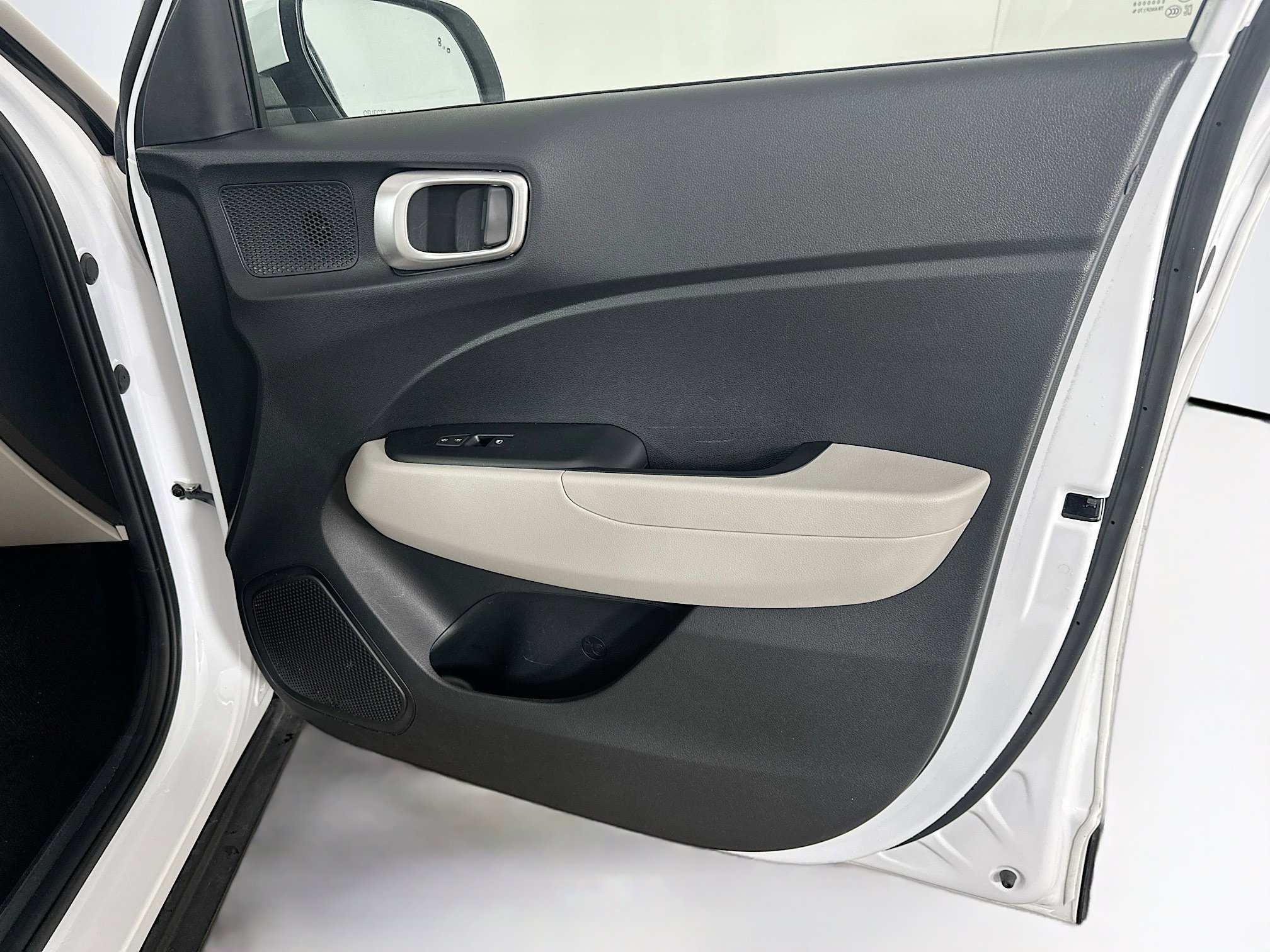 Used 2025 Hyundai Venue SEL FWD image 30