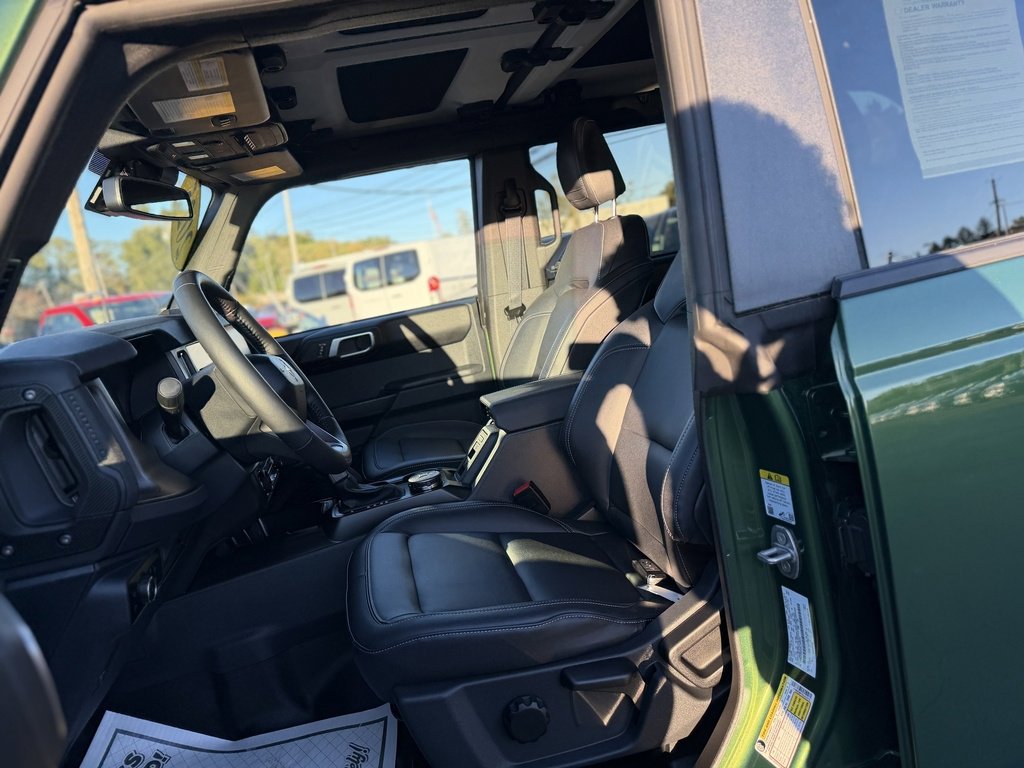 Used 2025 Ford Bronco Badlands image 11