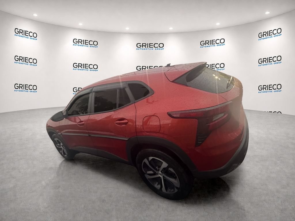 Used 2024 Chevrolet Trax RS FWD image 4