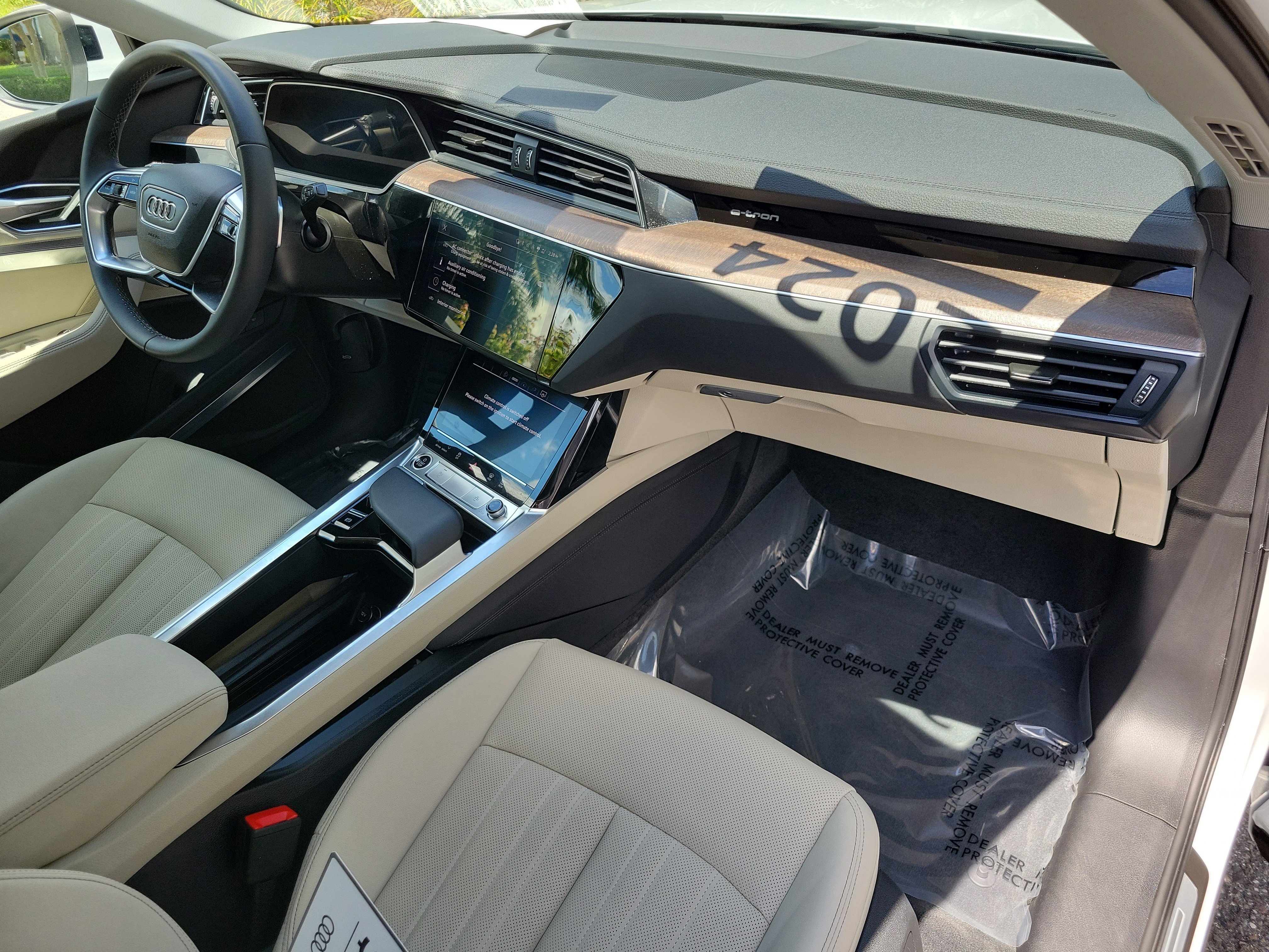 Used 2024 Audi Q8 e-tron Premium Plus w/ Premium Plus Package AWD/4WD image 11