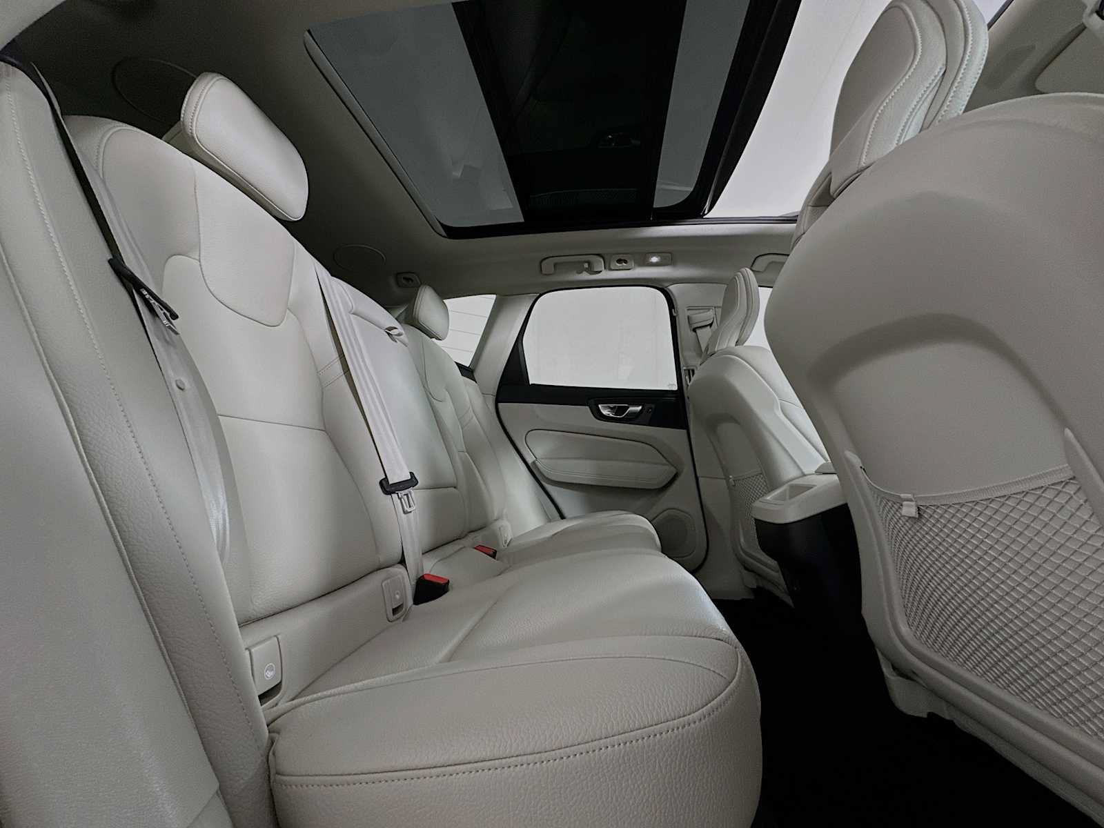 Used 2023 Volvo XC60 B5 Plus w/ Protection Package Premier FWD image 25