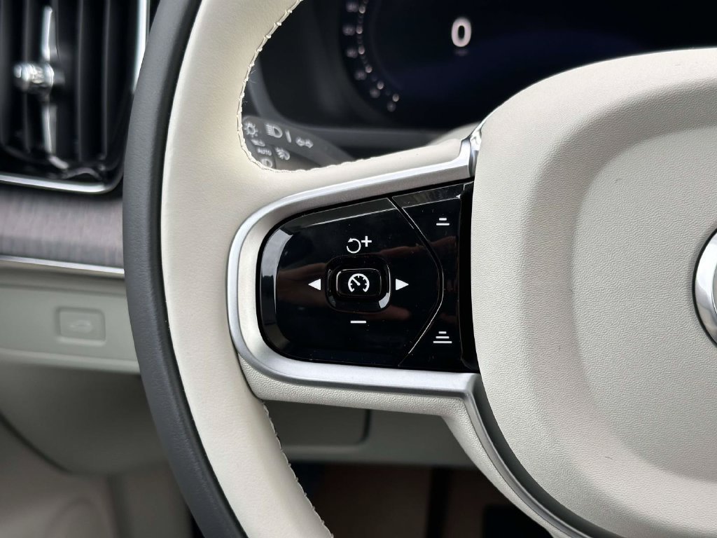 New 2026 Volvo XC90 B6 Ultra w/ Protection Package Premier AWD/4WD image 8