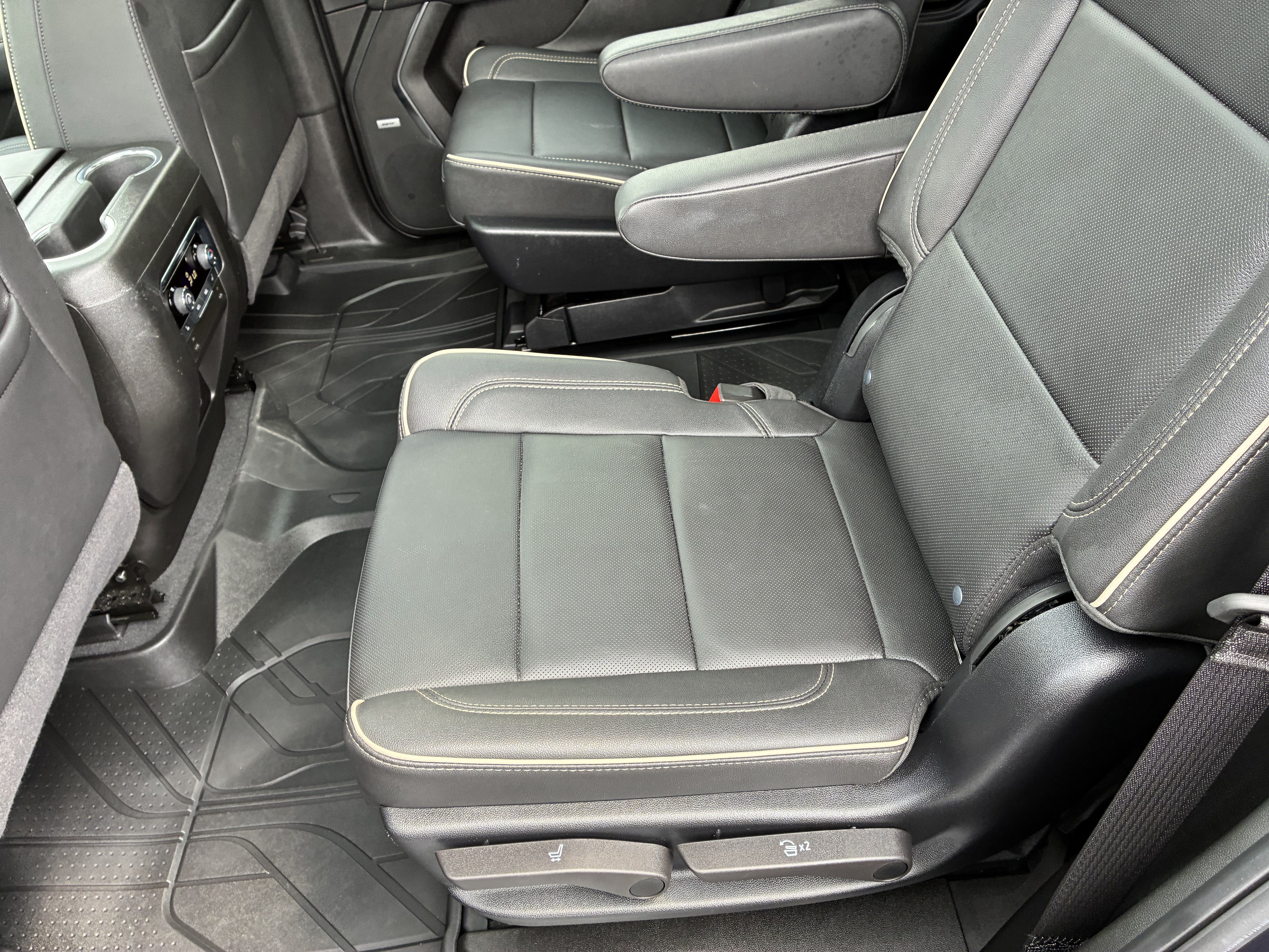 Used 2025 Chevrolet Tahoe Premier w/ Sun And Tow Package AWD/4WD image 15