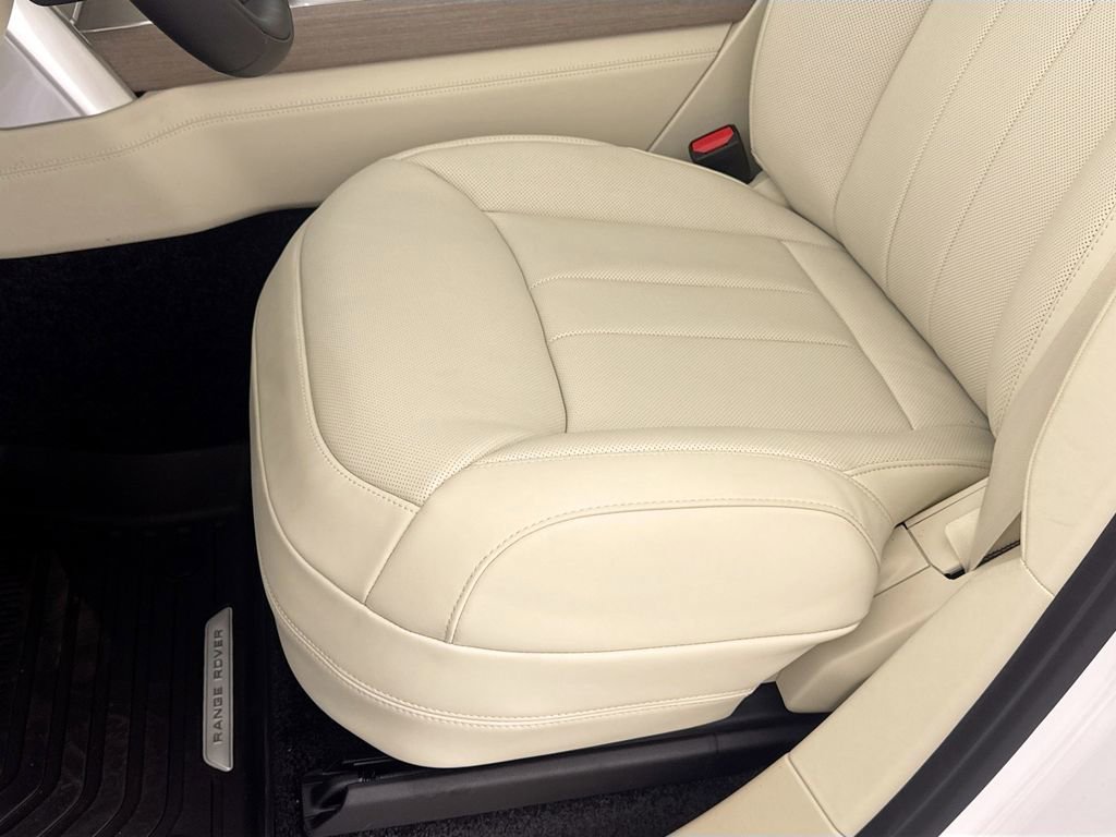 New 2026 Land Rover Range Rover SE image 17