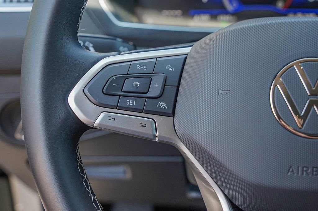 Used 2024 Volkswagen Tiguan SE image 14