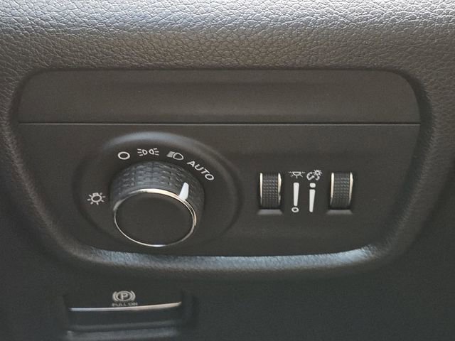 New 2025 Jeep Grand Cherokee Laredo image 18