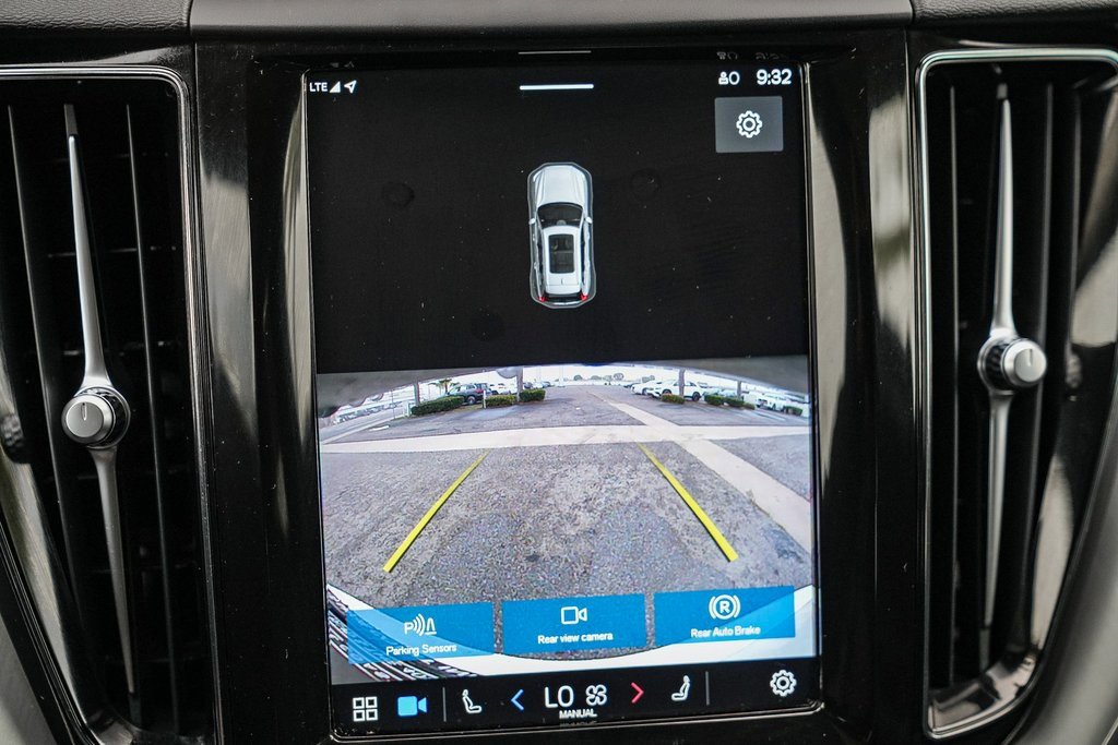 Used 2023 Volvo XC60 B5 Core image 22