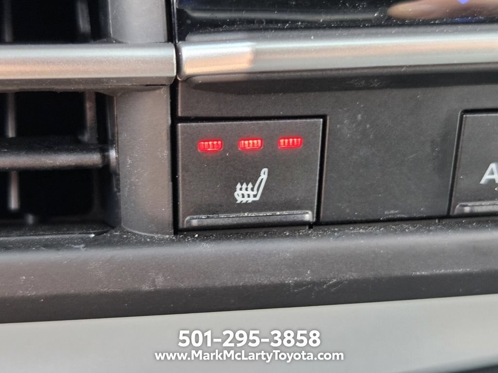 Used 2025 Toyota Sienna XLE FWD image 22
